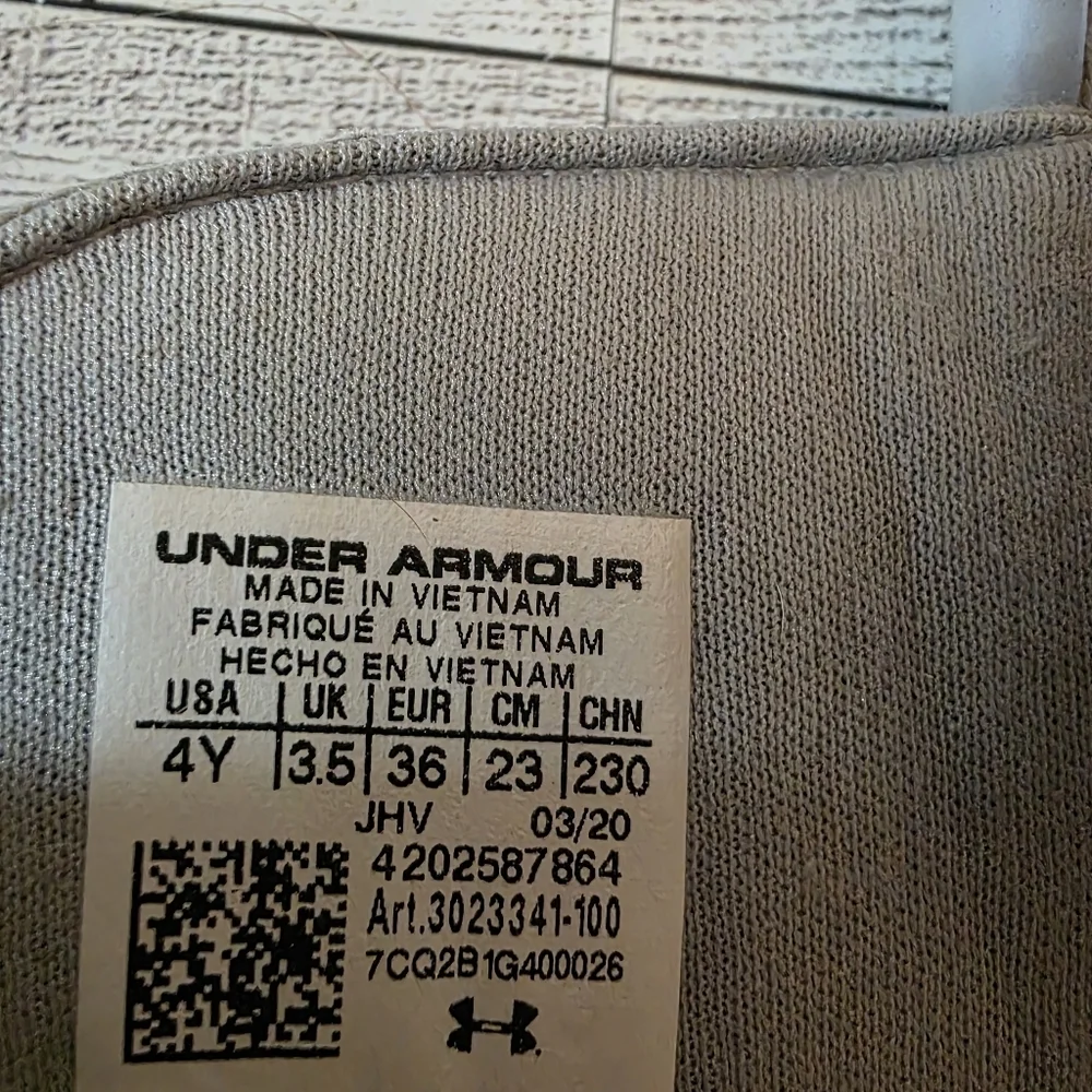 Under Armour stylish under